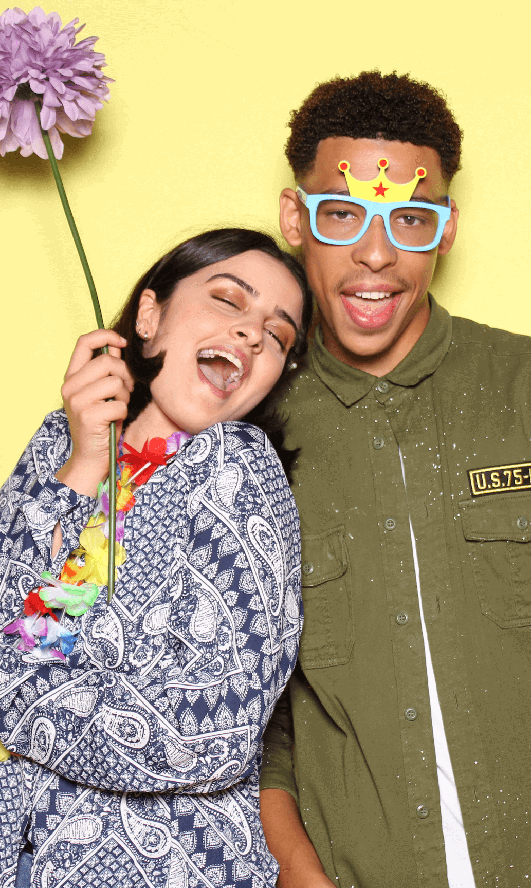 couple dans le photo booth